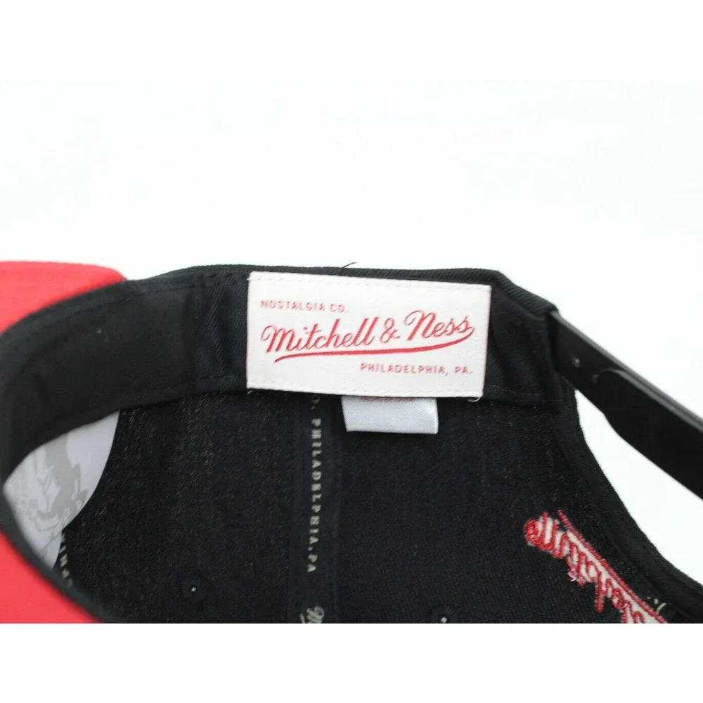 Mitchell & Ness Chicago Bulls Snapback Hat Cap Black / Red NBA Spray Paint NWT